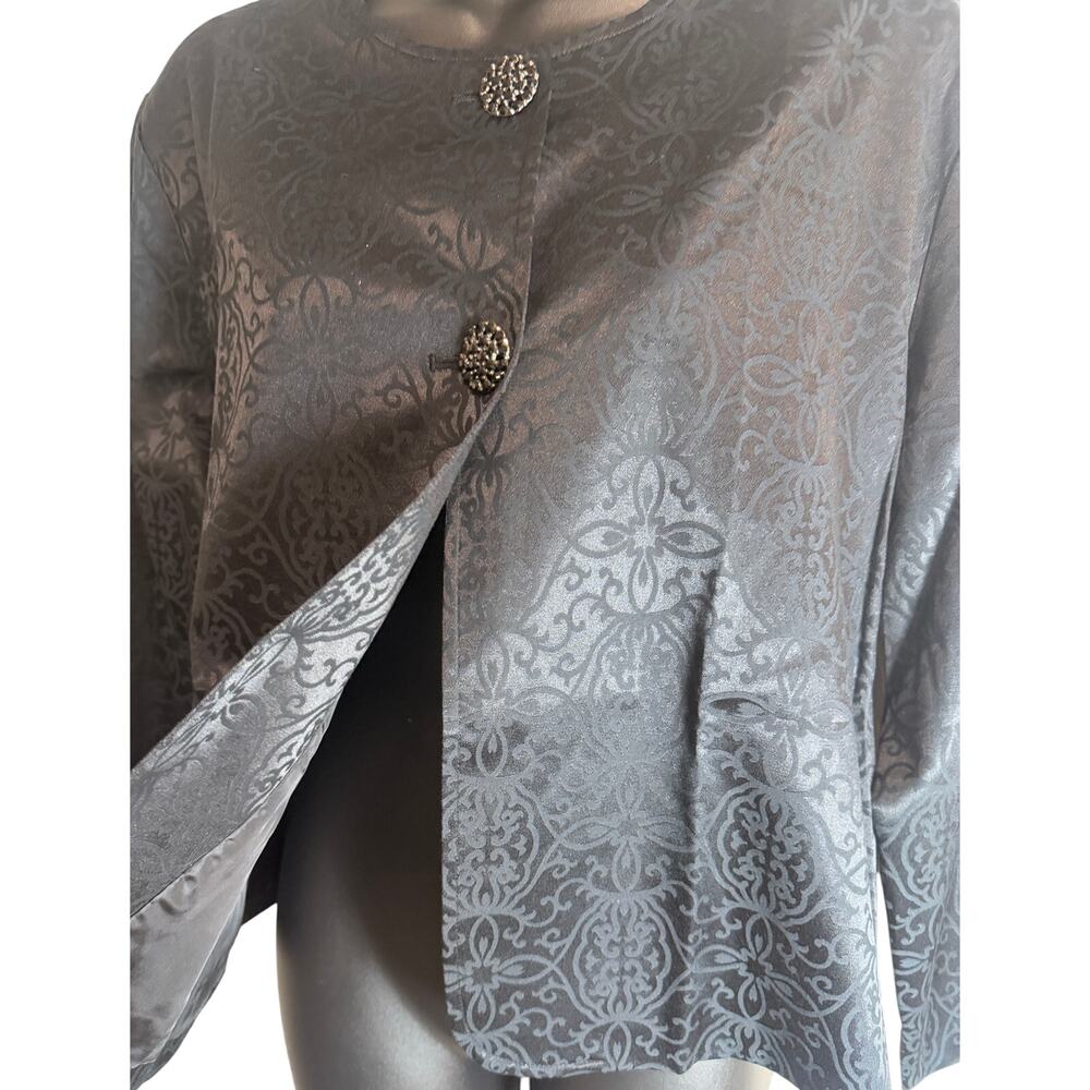 Chico’s Allaro 7/8 Sleeve Jacket Womens Size 2 Black Scroll Pattern Button New - Picture 5 of 11